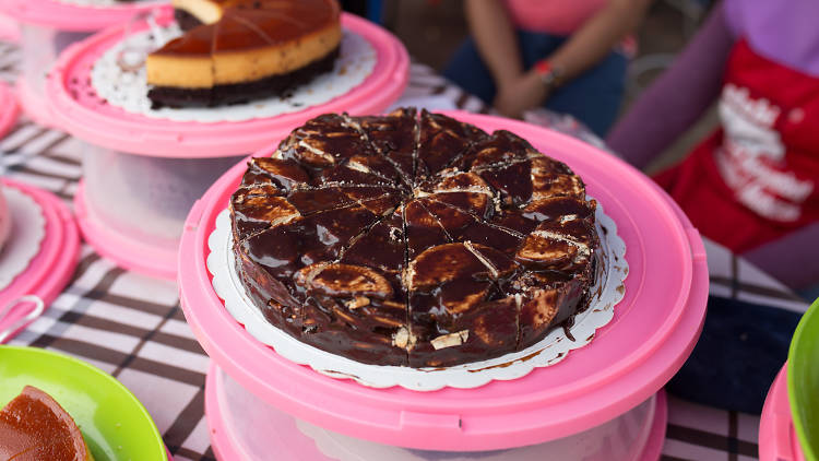 Everybody loves cake.